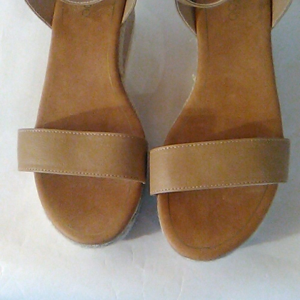 Me Too Platform Sandals - Picture 8 of 9